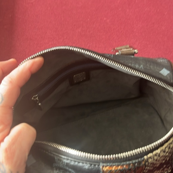 MCM Princess Lion Boston Bag EUC - Picture 7 of 13